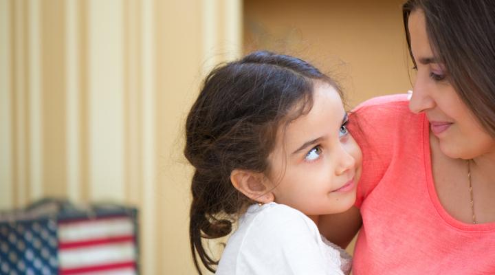 niña y mamá