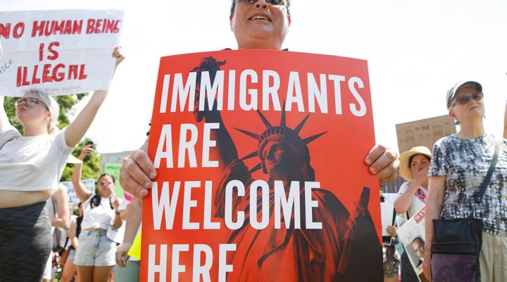 Bienvenidos a los Estados Unidos de America: Guia Para Inmigrantes Nuevos