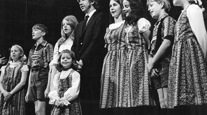 La familia Von Trapp ensaya para su presentación en el festival de música de Salzburgo